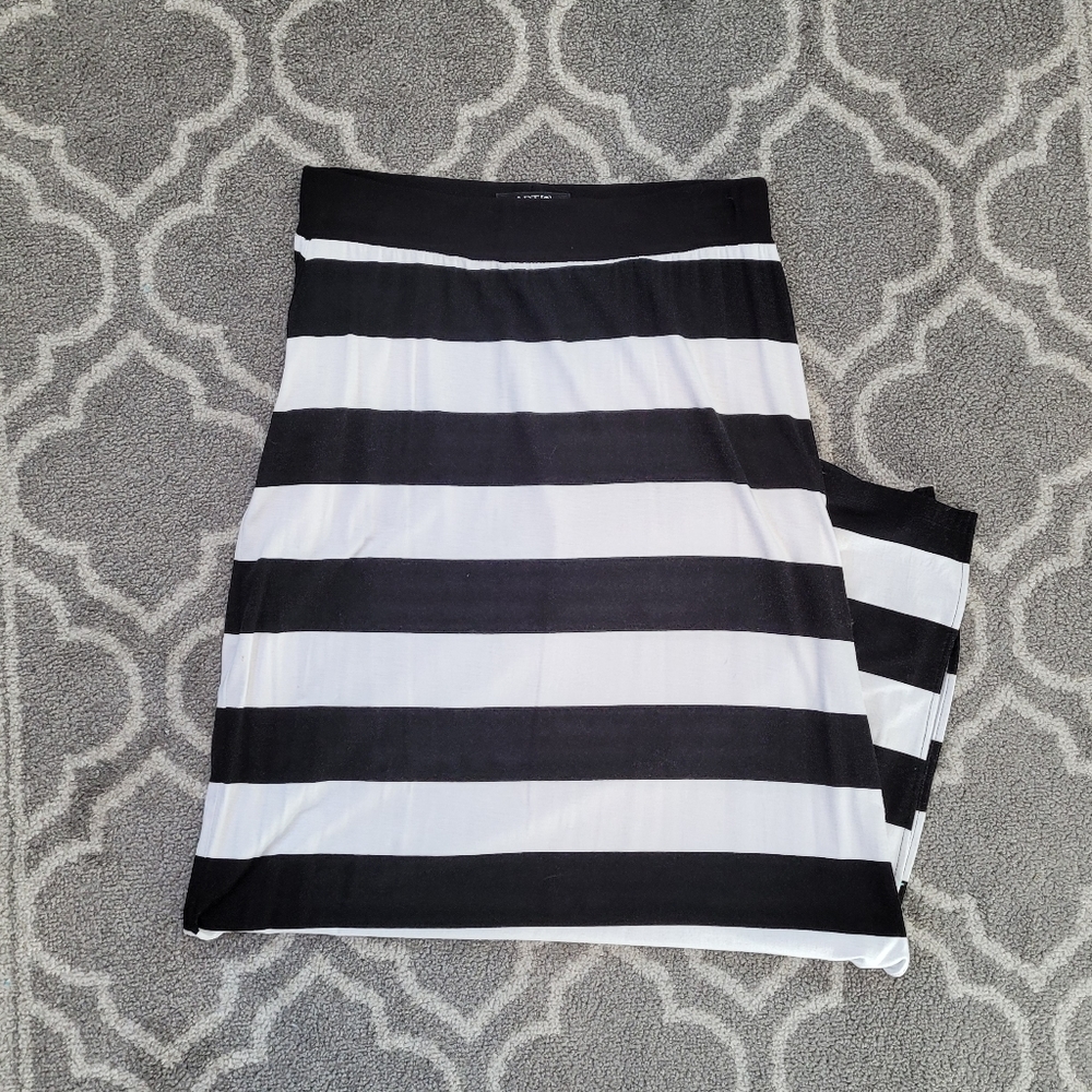 APT 9 skirt